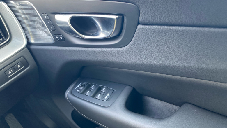 Volvo XC60 2.0 T8 [455] PHEV Ultra Dark 5dr AWD Geartronic Estate